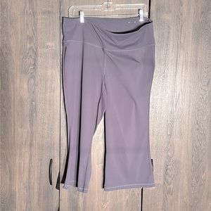 LIVI 18/20 stretch capri yoga pants